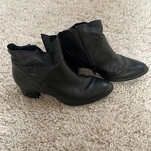 Paul Green Size 7 Black Booties